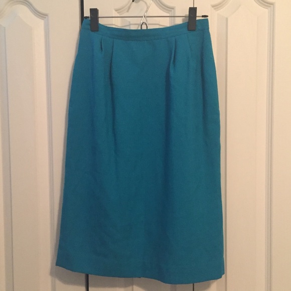 Aqua colored blazer and skirt set - Picture 5 of 7